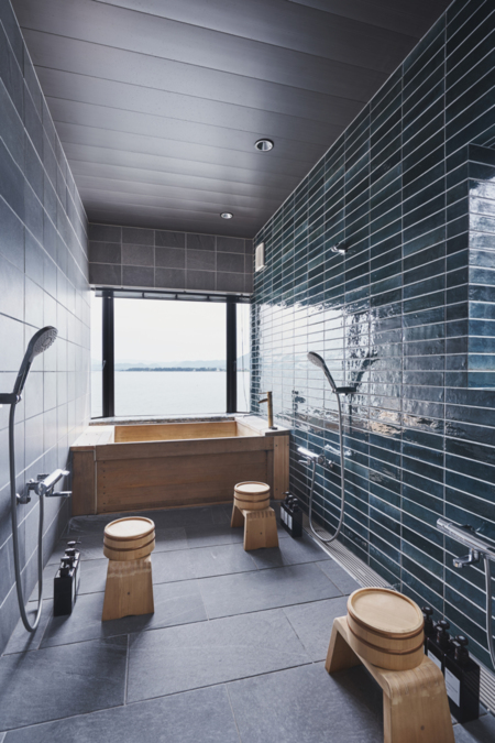 琵琶湖ビューの浴室