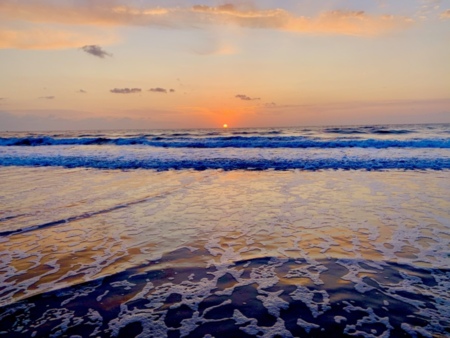 鴨川人気のスポット。前原海水浴場。