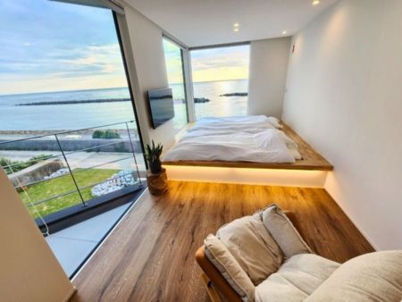 海が眺められる寝室