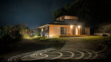 夜間のライトアップも楽しめます。