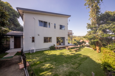 ドッグラン完備の広々とした庭