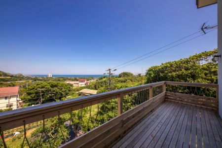 太平洋を一望できる2階ウッドデッキ