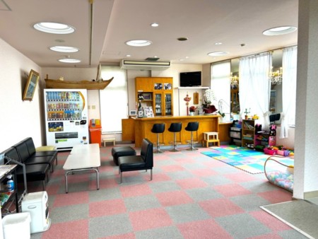 ロビー　自動販売機あり