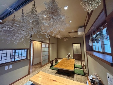 ドライフラワー揺れる温かな和リビング