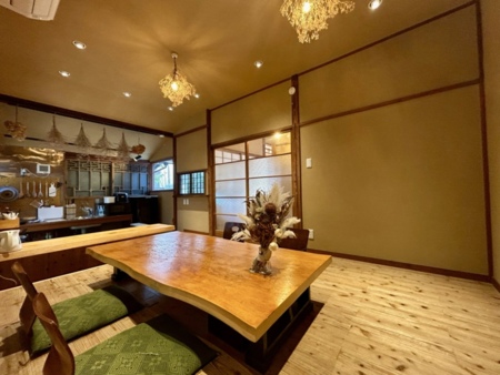 木の温もり溢れる団らん空間