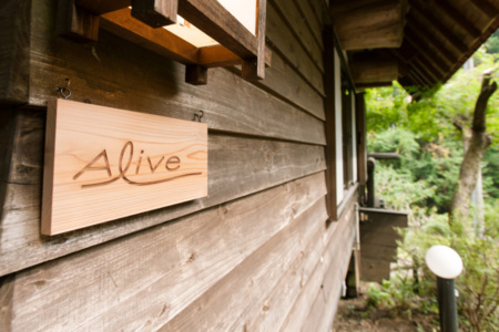 従業員手作りの木工製品が盛りだくさん